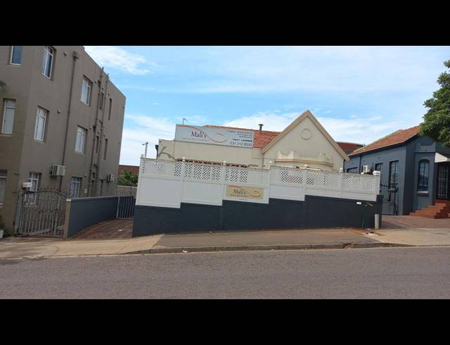 1,267M² BUSINESS FOR SALE IN WINDERMERE